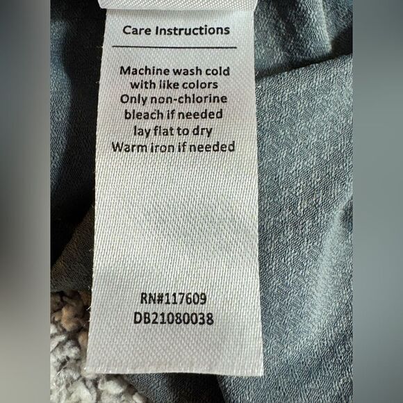 Downeast T shirt Womens size Medium V Neck Gray layering Tee Essential light - Picture 5 of 12